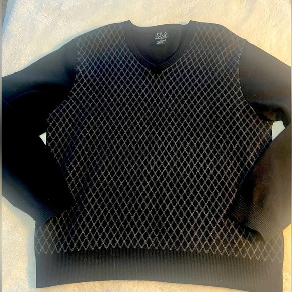 Jos. A. Bank Sz M Black & Gray Diamond Jacquard Pattern V-Neck Sweater Wool - Picture 3 of 16